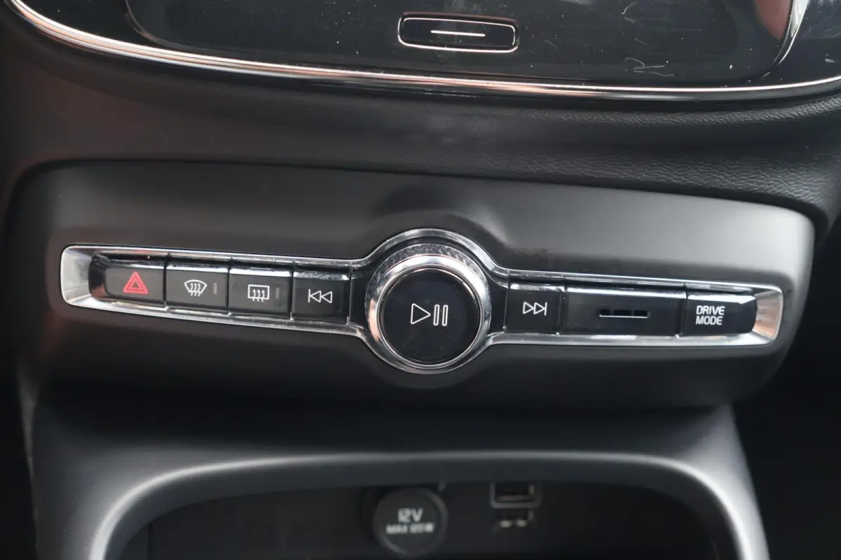 T4 R-Design | Stoelverwarming | Parkeercamera | Panoramadak | H/K | Glossy Black | Keyless