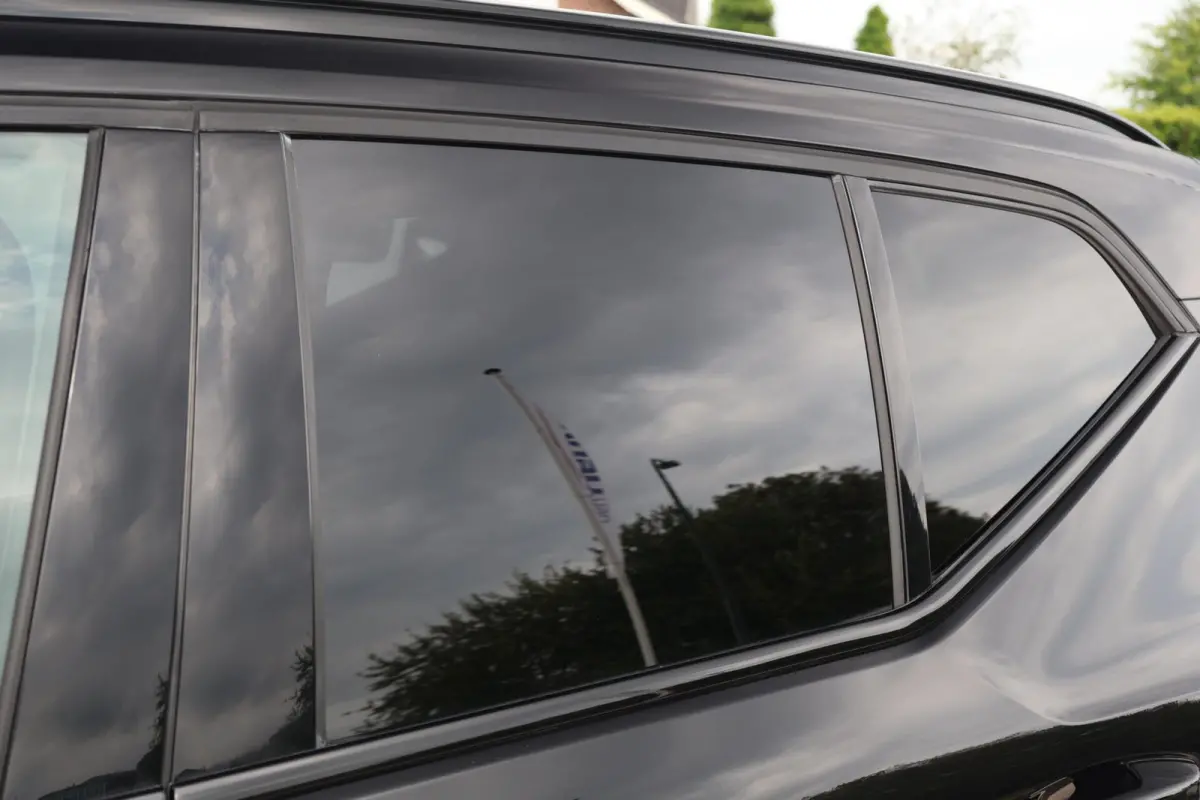 T4 R-Design | Stoelverwarming | Parkeercamera | Panoramadak | H/K | Glossy Black | Keyless