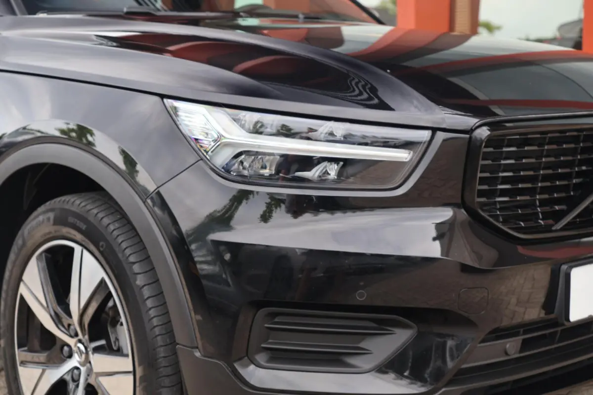 T4 R-Design | Stoelverwarming | Parkeercamera | Panoramadak | H/K | Glossy Black | Keyless