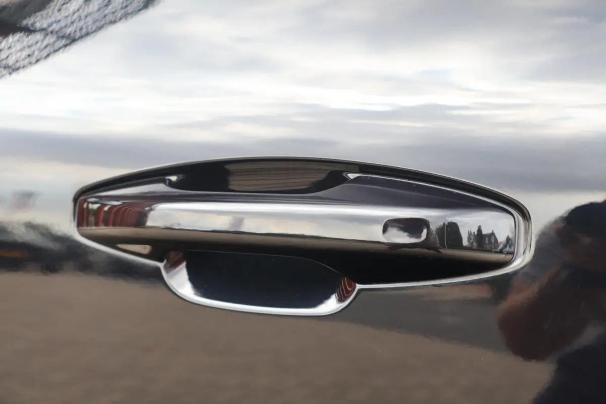T4 R-Design | Stoelverwarming | Parkeercamera | Panoramadak | H/K | Glossy Black | Keyless