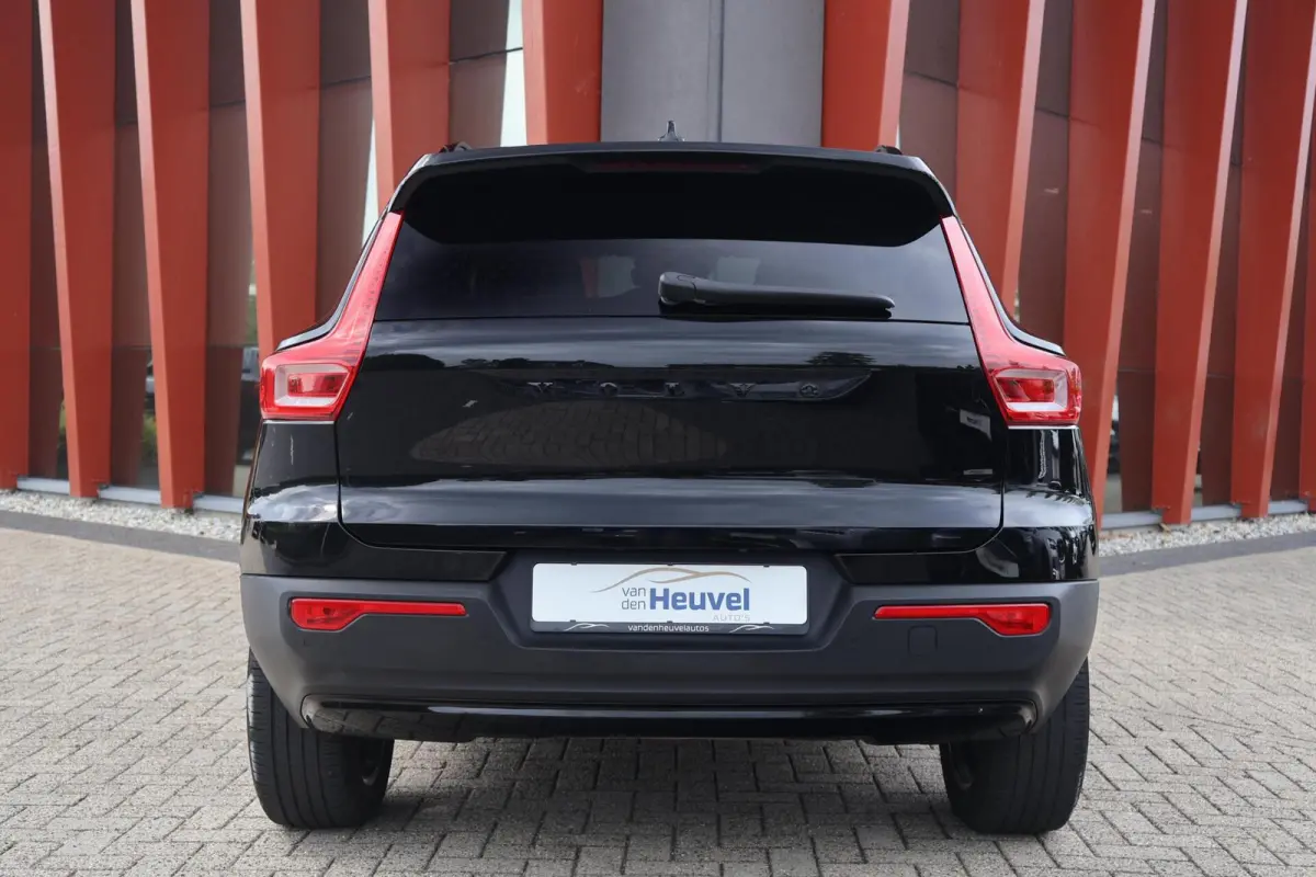 T4 R-Design | Stoelverwarming | Parkeercamera | Panoramadak | H/K | Glossy Black | Keyless