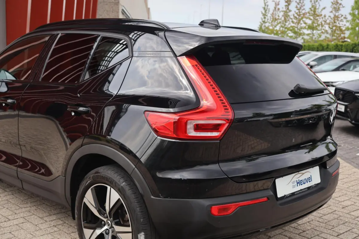 T4 R-Design | Stoelverwarming | Parkeercamera | Panoramadak | H/K | Glossy Black | Keyless