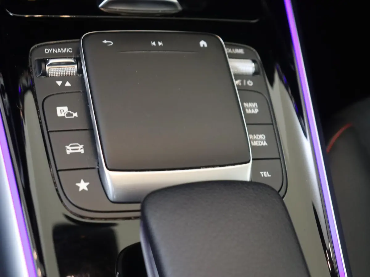 180 Business Solution AMG / Panoramadak/ Sfeerverlichting/ Night/ Multibeam