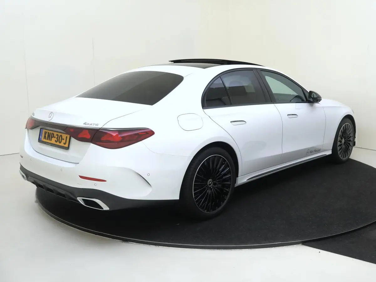 400 e 4MATIC AMG Line / Premium/ Panoramadak/ AIRMATIC/ Achterasbesturing/ SUPERSCREEN/ Nappa/ 20 inch/ Softclose/ Burmester 4D/ El. Trekhaak