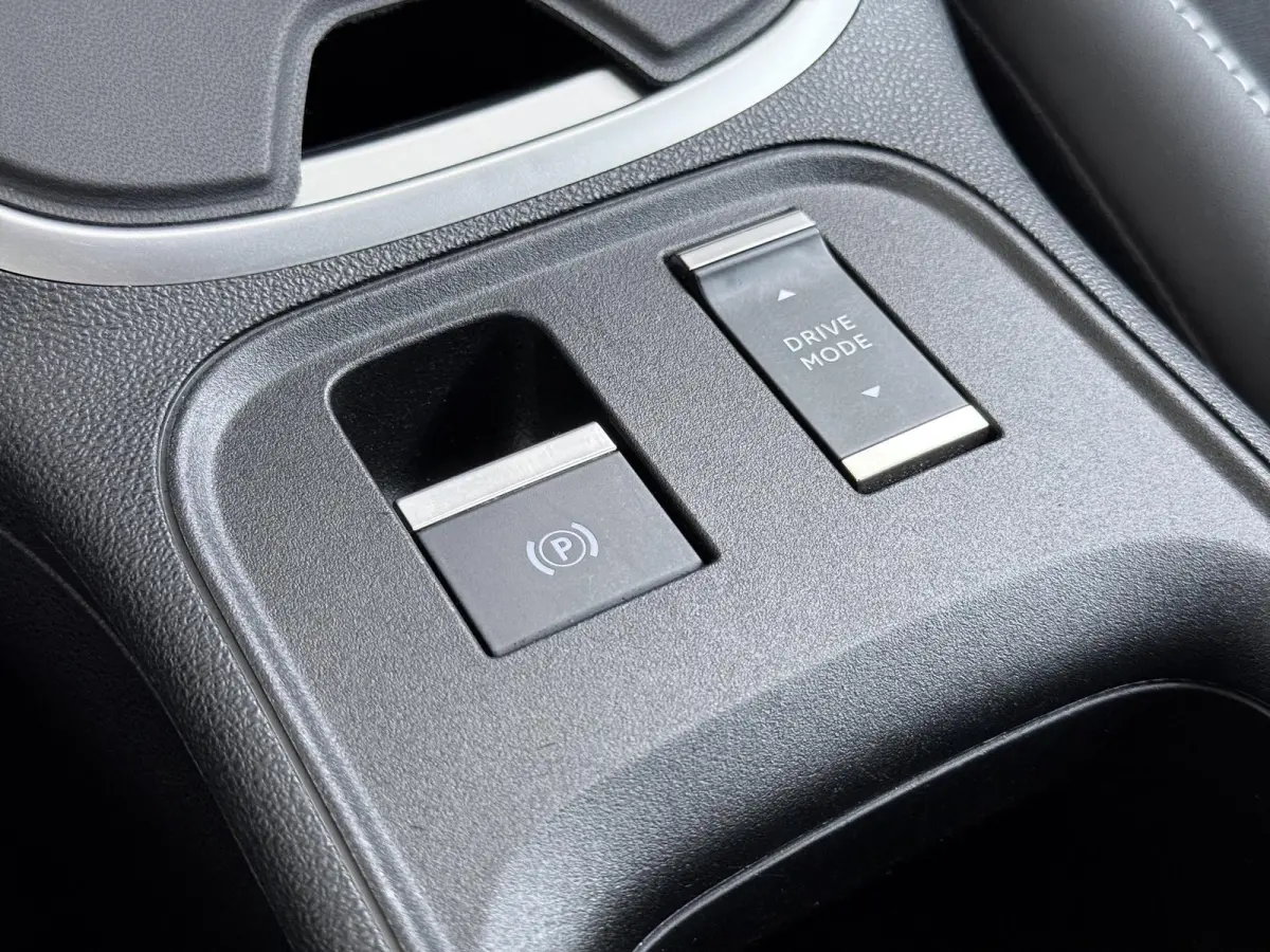 Altitude 54 kWh | Climate Control | Elek. Kofferklep | Full Map Navigatie | Apple Carplay / Android Auto | Camera | Parkeersensoren