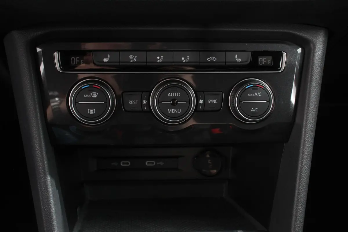 1.5 TSI 150pk DSG HighLine 7p. Navigatie Climate Control Lichtmetalen velgen Electrische Achterklep DAB Led Stoelverwarming
