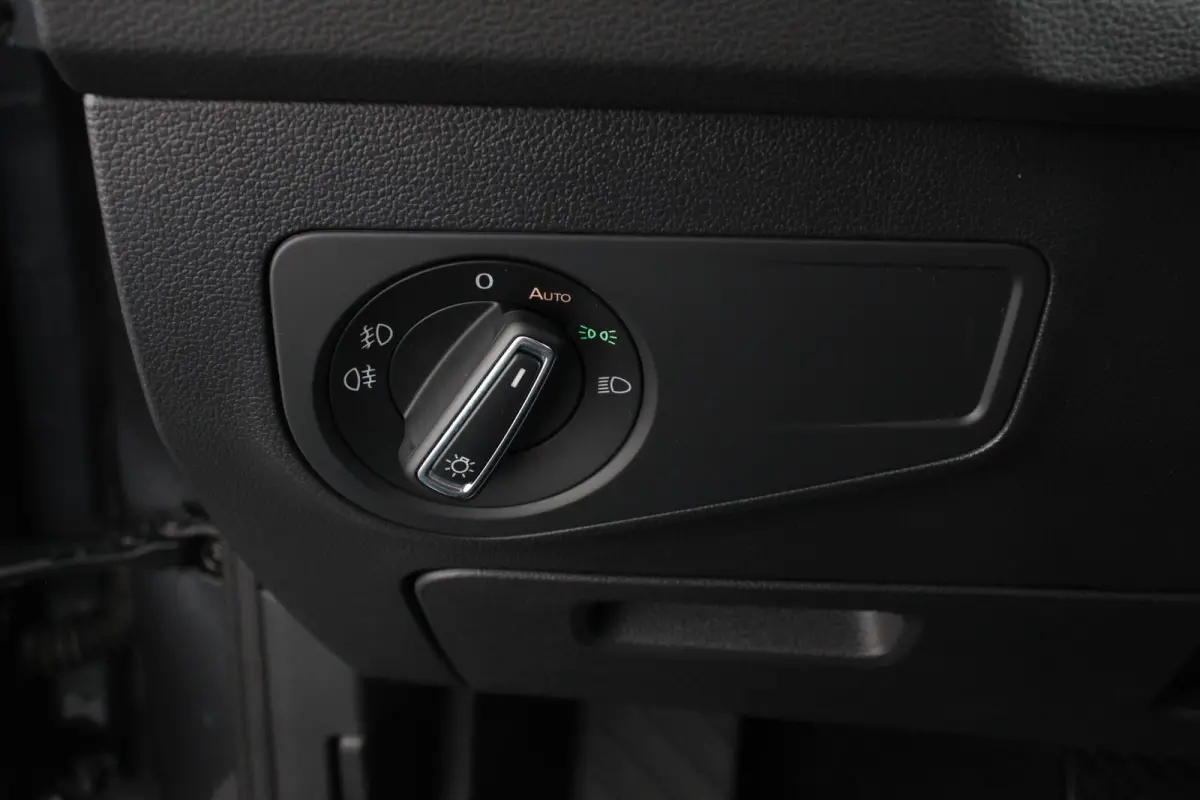 1.5 TSI 150pk DSG HighLine 7p. Navigatie Climate Control Lichtmetalen velgen Electrische Achterklep DAB Led Stoelverwarming