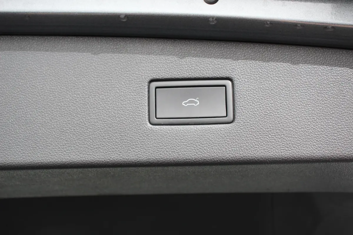 1.5 TSI 150pk DSG HighLine 7p. Navigatie Climate Control Lichtmetalen velgen Electrische Achterklep DAB Led Stoelverwarming