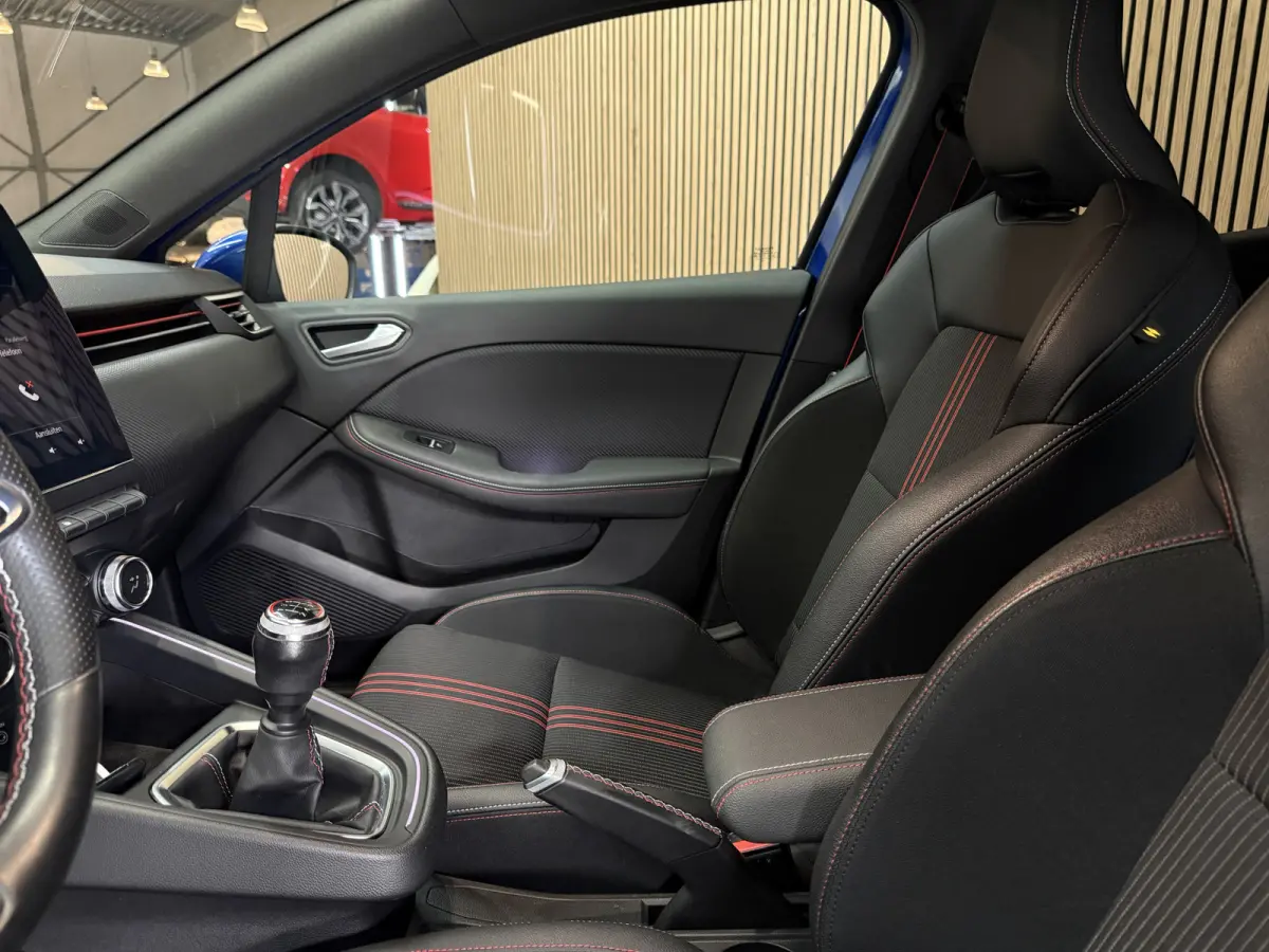1.0 TCe R.S. Line | Groot Navi | 17 " | Camera | PDC V+A | Led | Cruise control | 100% Dealer Onderhouden!