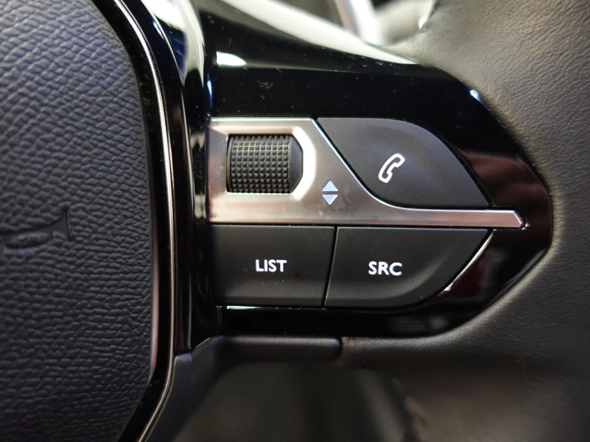1.2 PureTech 130pk Automaat Allure | Navigatie | Apple Carplay/Android Auto | 360 camera | Parkeersensoren | Blind Spot Assist | Adaptive Cruise Control | Stoelverwarming | Getinte ramen | C