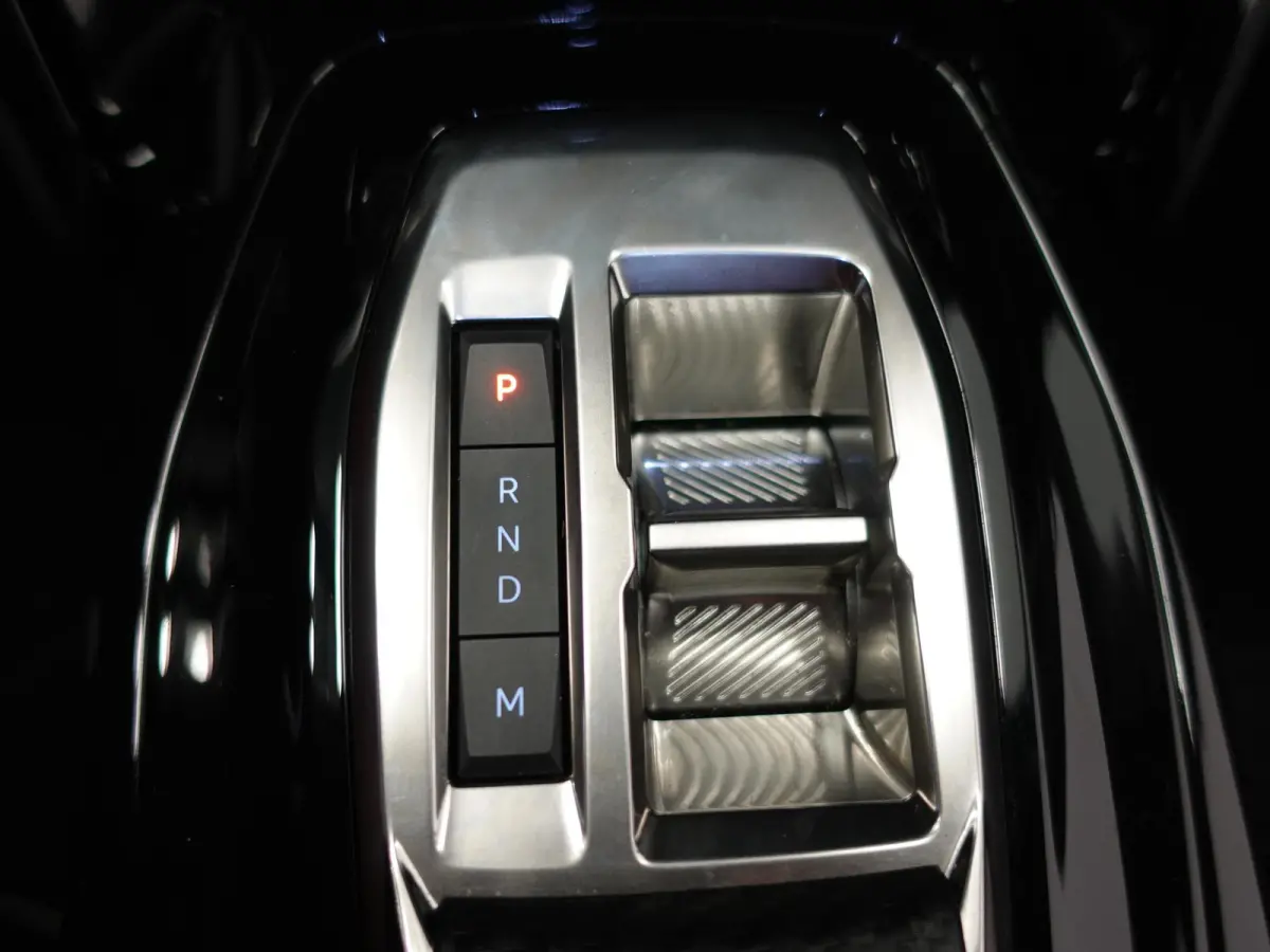1.2 PureTech 130pk Automaat Allure | Navigatie | Apple Carplay/Android Auto | 360 camera | Parkeersensoren | Blind Spot Assist | Adaptive Cruise Control | Stoelverwarming | Getinte ramen | C