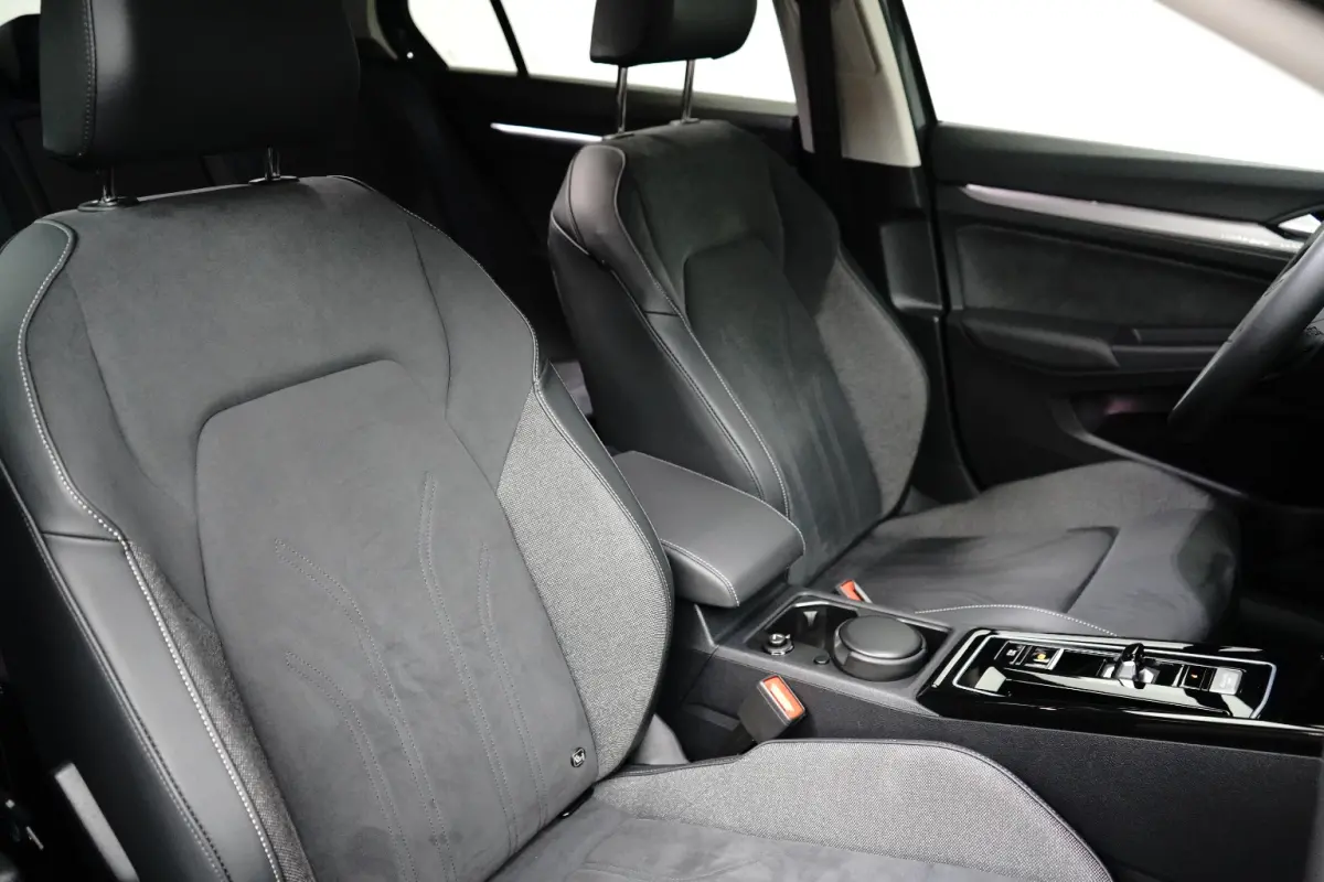 1.5 eHybrid 204PK Style Edition | ACC | Elektrische stoelen met geheugen | Navigatie | Head-up display | Stoelverwarming voor | Wegklapbare trekhaak | Massage functie | VERLENGDE GARANTIE