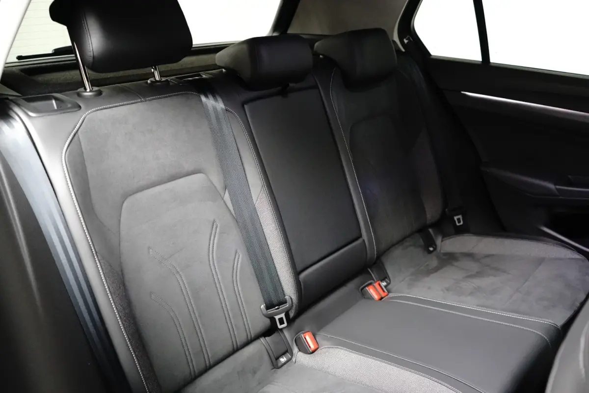 1.5 eHybrid 204PK Style Edition | ACC | Elektrische stoelen met geheugen | Navigatie | Head-up display | Stoelverwarming voor | Wegklapbare trekhaak | Massage functie | VERLENGDE GARANTIE