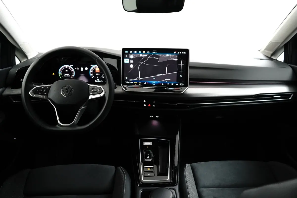 1.5 eHybrid 204PK Style Edition | ACC | Elektrische stoelen met geheugen | Navigatie | Head-up display | Stoelverwarming voor | Wegklapbare trekhaak | Massage functie | VERLENGDE GARANTIE