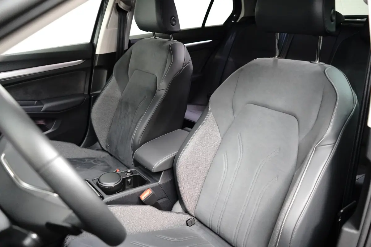 1.5 eHybrid 204PK Style Edition | ACC | Elektrische stoelen met geheugen | Navigatie | Head-up display | Stoelverwarming voor | Wegklapbare trekhaak | Massage functie | VERLENGDE GARANTIE