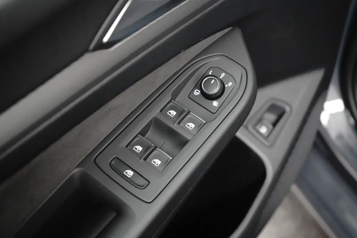 1.5 eHybrid 204PK Style Edition | ACC | Elektrische stoelen met geheugen | Navigatie | Head-up display | Stoelverwarming voor | Wegklapbare trekhaak | Massage functie | VERLENGDE GARANTIE