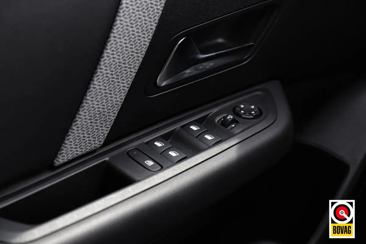 1.2 Puretech Feel |LED|CRUISE|CARPLAY|CAMERA|STOELVERW.|