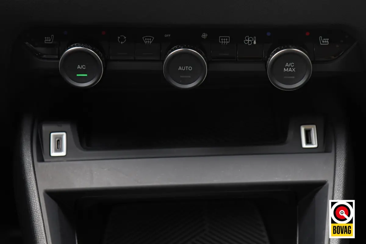 1.2 Puretech Feel |LED|CRUISE|CARPLAY|CAMERA|STOELVERW.|