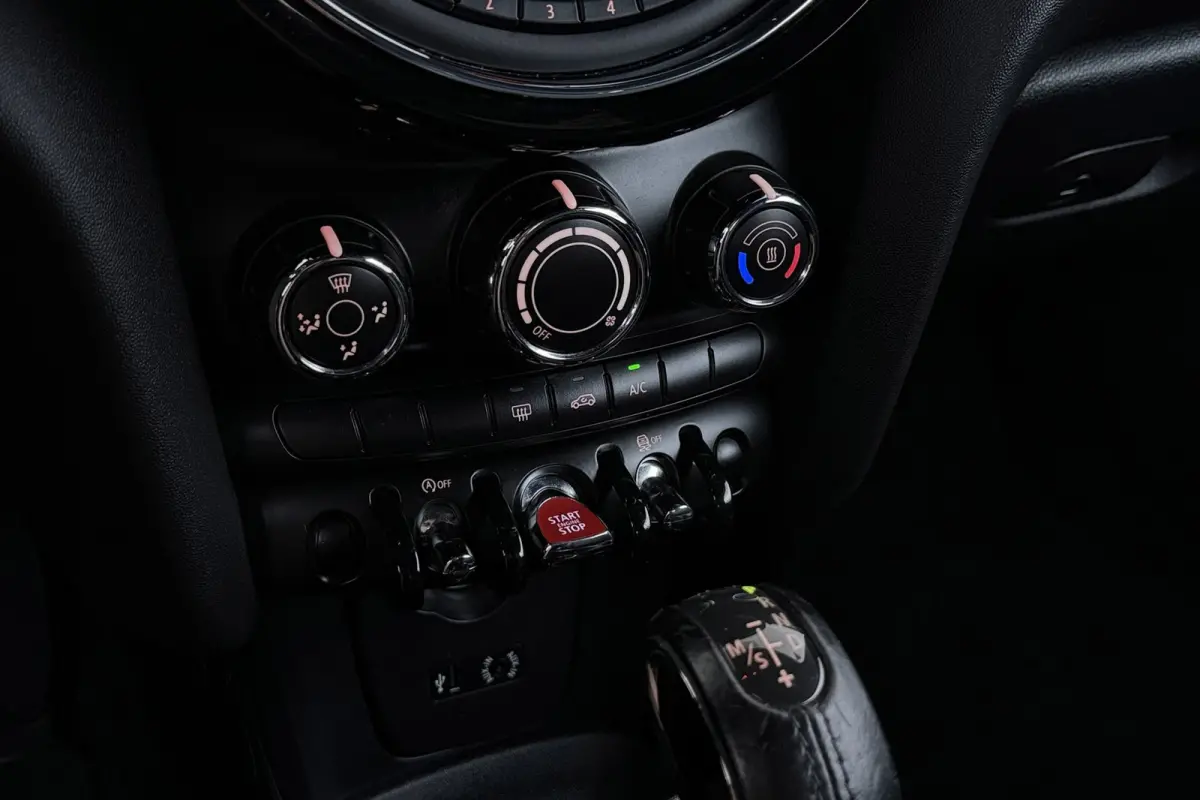 2.0 S Serious Business | Keyless Entry/Start | Leer | Sportstoelen | Org NL | Breed Navi |
