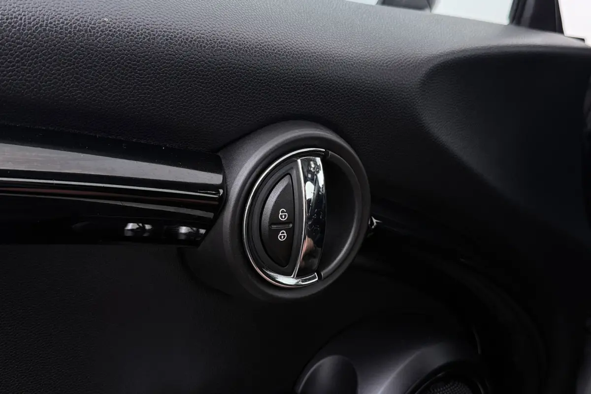 2.0 S Serious Business | Keyless Entry/Start | Leer | Sportstoelen | Org NL | Breed Navi |