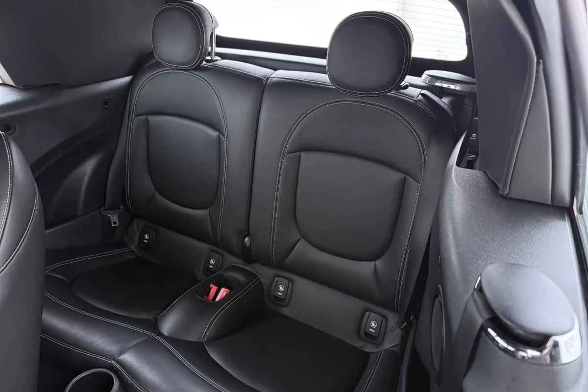 2.0 S Serious Business | Keyless Entry/Start | Leer | Sportstoelen | Org NL | Breed Navi |