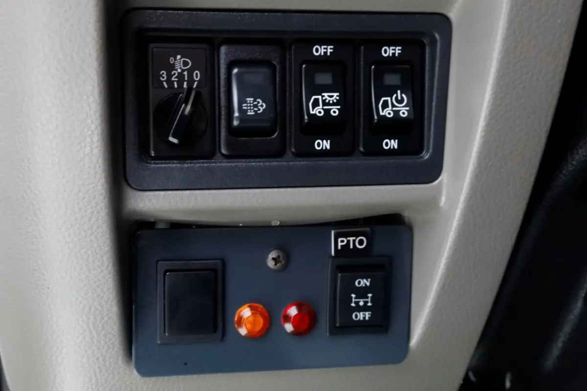 3.0 DCI 130pk E6 Hoogwerker Werkhoogte 14.5 meter PTO 08-2019