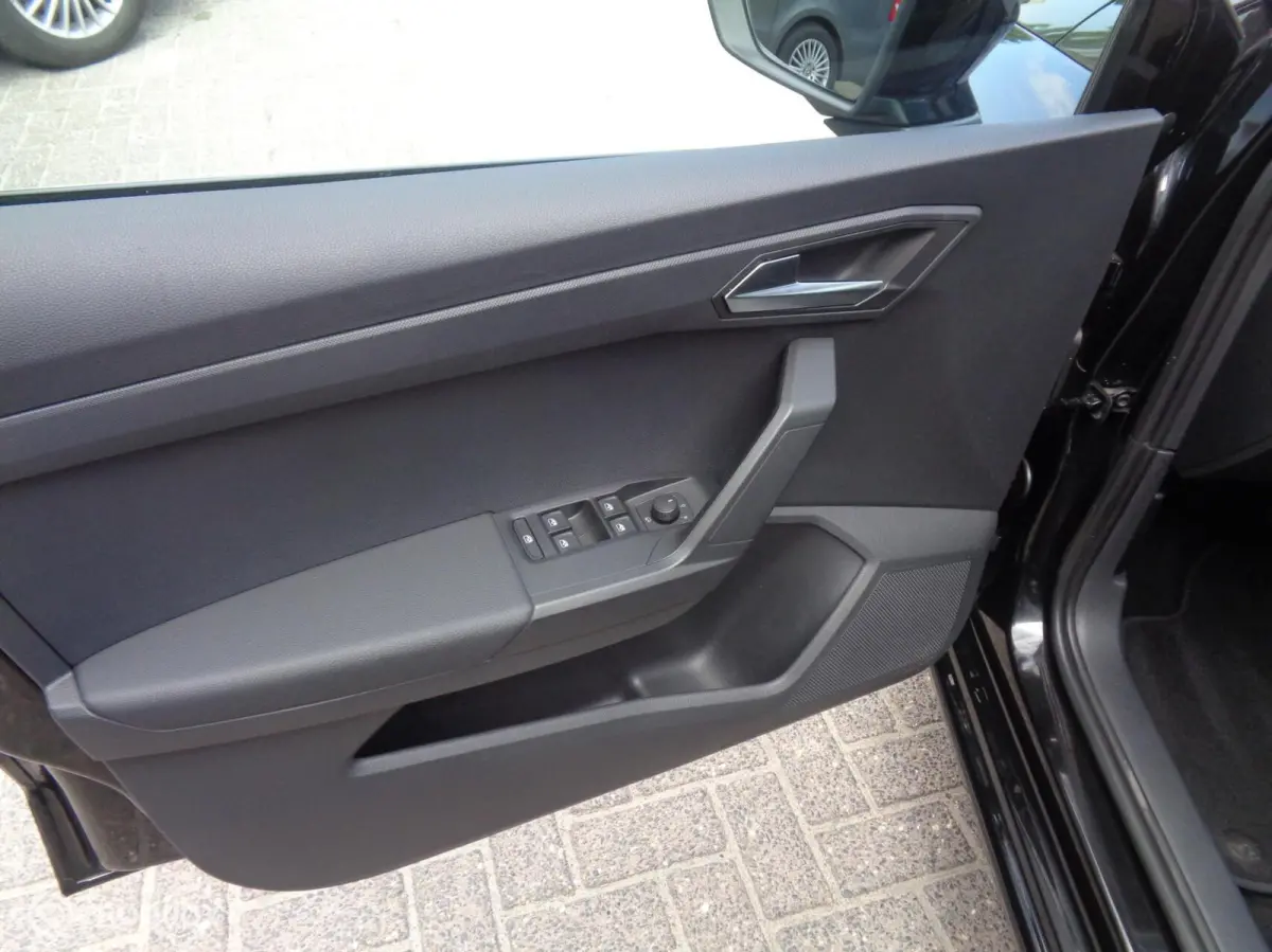 1.0 MPI Style/Airco Ecc/LED/Lm velgen/PDC/Apple Carplay/Full Link