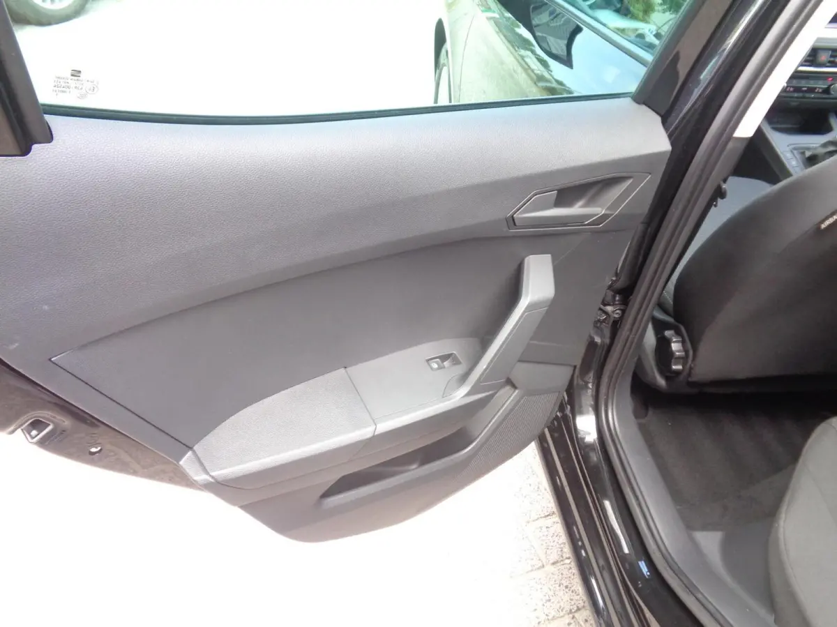 1.0 MPI Style/Airco Ecc/LED/Lm velgen/PDC/Apple Carplay/Full Link