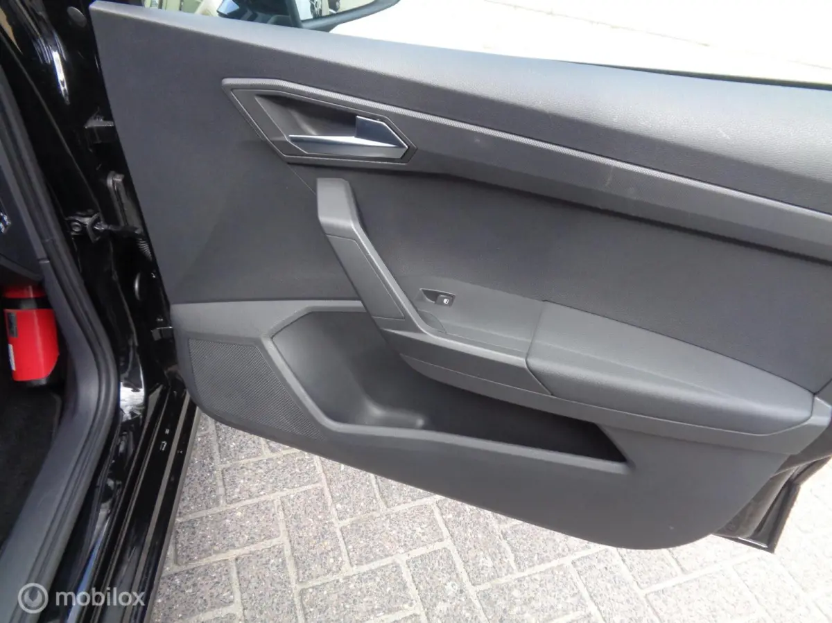 1.0 MPI Style/Airco Ecc/LED/Lm velgen/PDC/Apple Carplay/Full Link