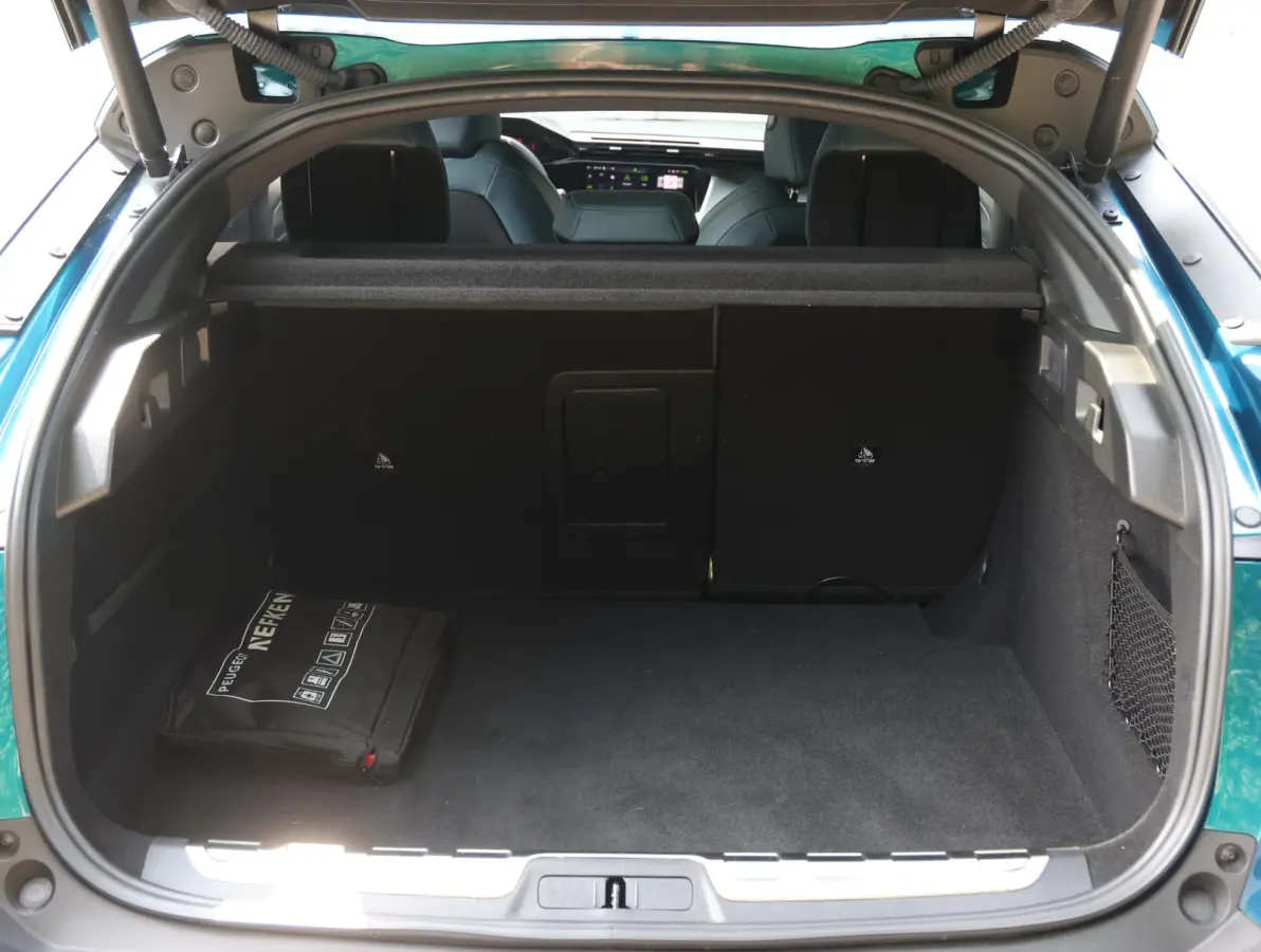 1.2 PureTech GT 130 EAT8 | Focal Hifi | Lederen bekleding | Rondom camera | Elektrisch bedienbare achterklep