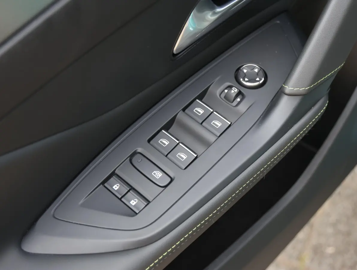1.2 PureTech GT 130 EAT8 | Focal Hifi | Lederen bekleding | Rondom camera | Elektrisch bedienbare achterklep