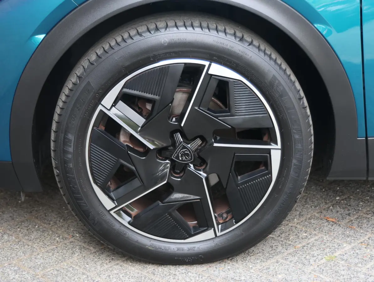 1.2 PureTech GT 130 EAT8 | Focal Hifi | Lederen bekleding | Rondom camera | Elektrisch bedienbare achterklep