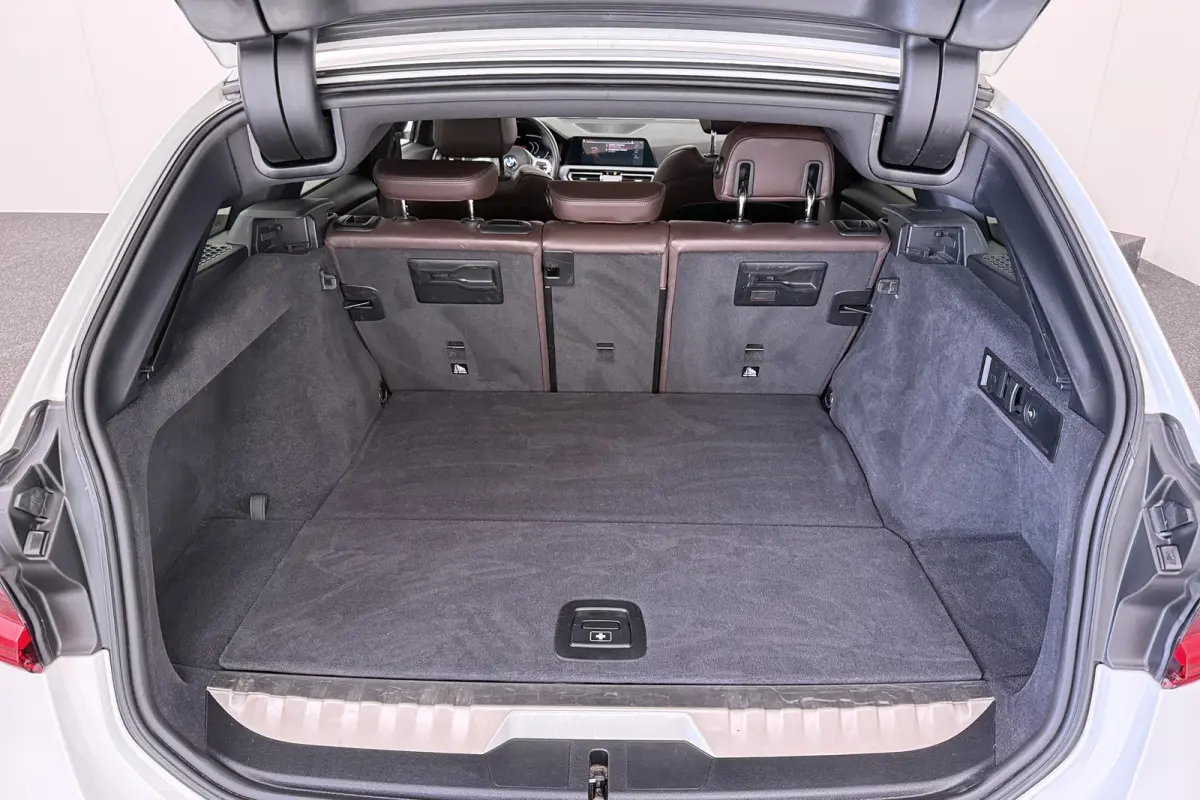330e M-Sport Pano-dak Camera Leder Elek.Trekhaak Hifi-Sound