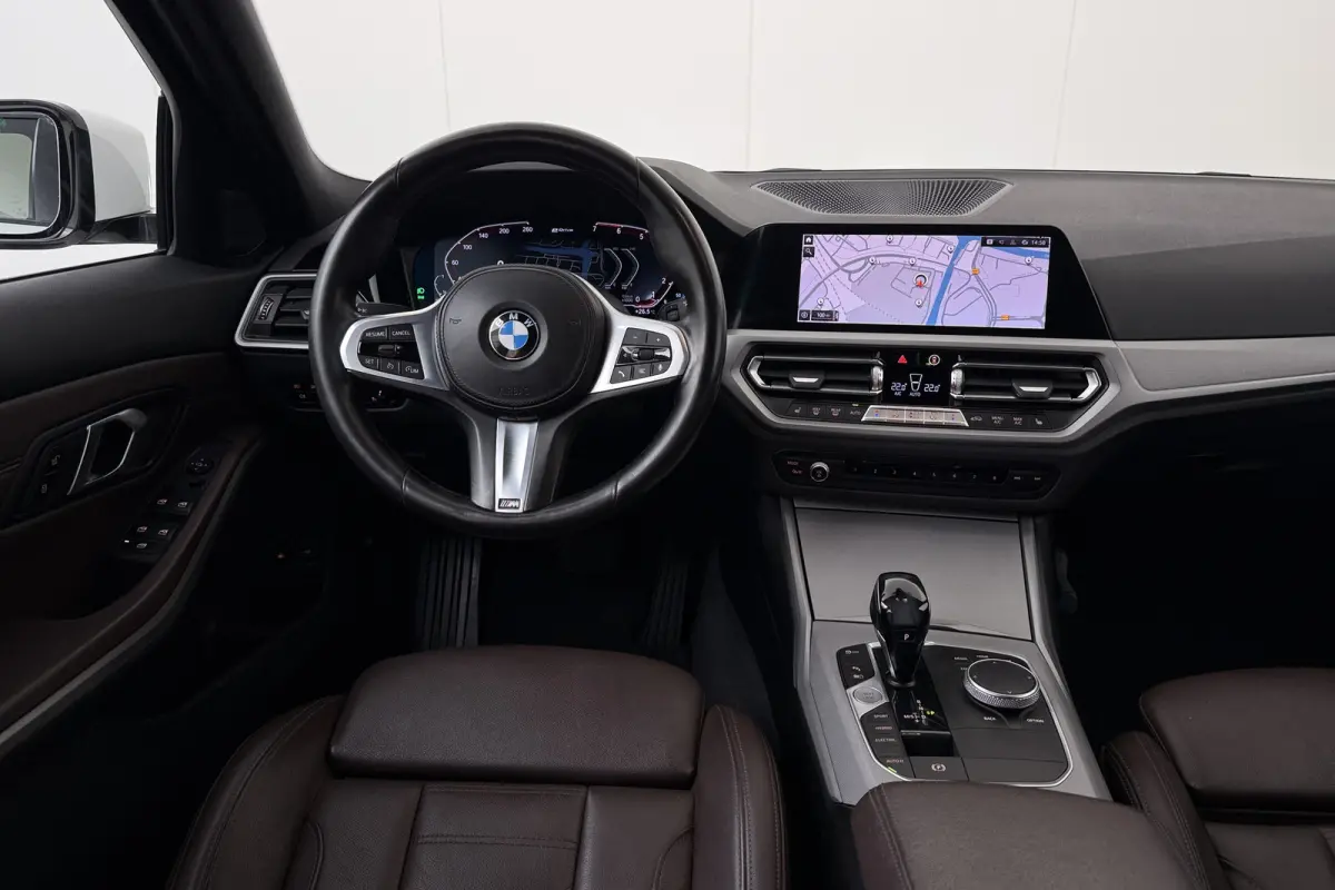 330e M-Sport Pano-dak Camera Leder Elek.Trekhaak Hifi-Sound