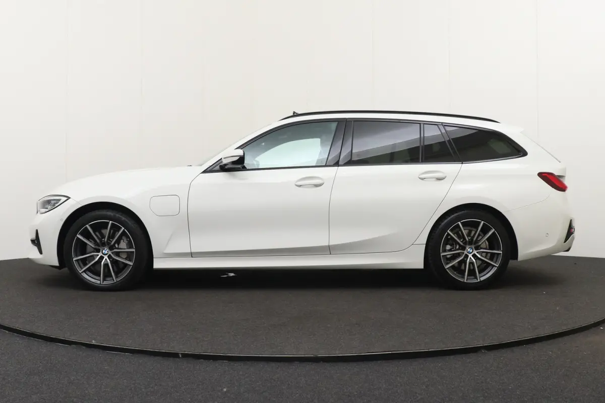 330e M-Sport Pano-dak Camera Leder Elek.Trekhaak Hifi-Sound