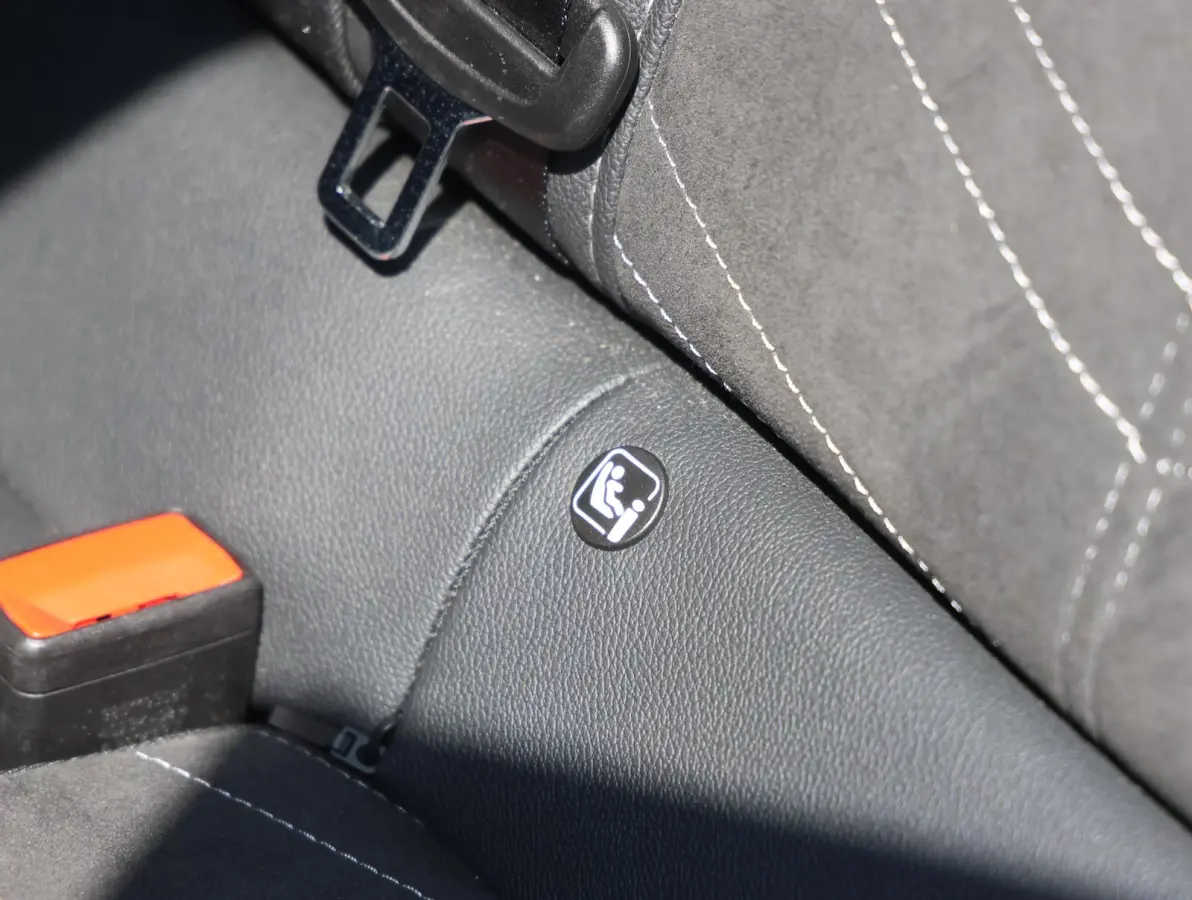 1.2 130pk Automaat Ultimate | Stoelen met alcantara bekleding en massage functie | Verwarmde stoelen en stuur | Camera
