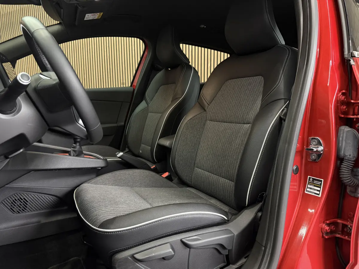 1.0 TCe 100pk Edition One | Groot Navi | Bose | 17" | Camera | Stoel & Stuur verwarming | Carplay | 100 % Dealer onderhouden!