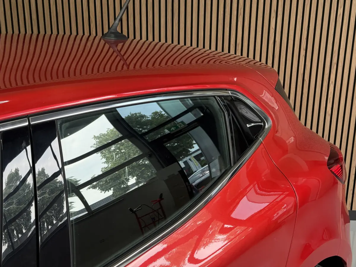 1.0 TCe 100pk Edition One | Groot Navi | Bose | 17" | Camera | Stoel & Stuur verwarming | Carplay | 100 % Dealer onderhouden!