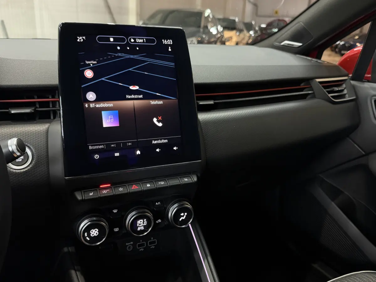 1.0 TCe 100pk Edition One | Groot Navi | Bose | 17" | Camera | Stoel & Stuur verwarming | Carplay | 100 % Dealer onderhouden!