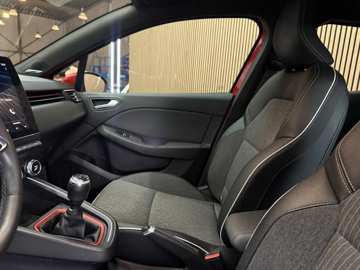 1.0 TCe 100pk Edition One | Groot Navi | Bose | 17" | Camera | Stoel & Stuur verwarming | Carplay | 100 % Dealer onderhouden!
