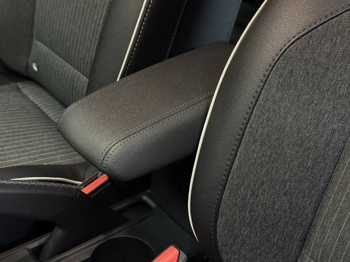 1.0 TCe 100pk Edition One | Groot Navi | Bose | 17" | Camera | Stoel & Stuur verwarming | Carplay | 100 % Dealer onderhouden!