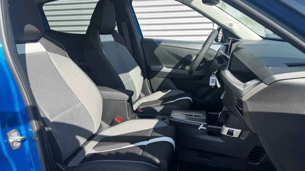 44KWH 113PK GS AUTOMAAT NAVI / CLIMA / LED / PDC / 17" LMV / CAMERA / WINTERPAKKET / BLUETOOTH / CRUISECONTROL / NIEUWSTAAT !!