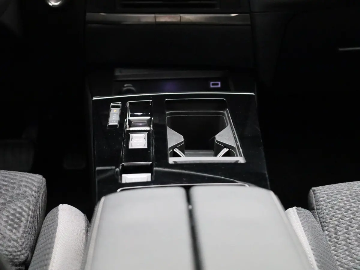 1.2T Business Edition | 130 pk | Automaat | Camera | Navigatie | Stoelverwarming |