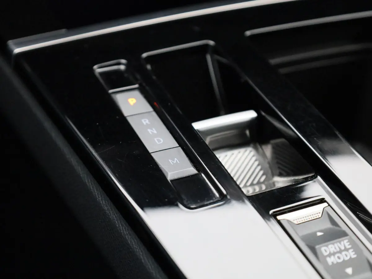 1.2T Business Edition | 130 pk | Automaat | Camera | Navigatie | Stoelverwarming |