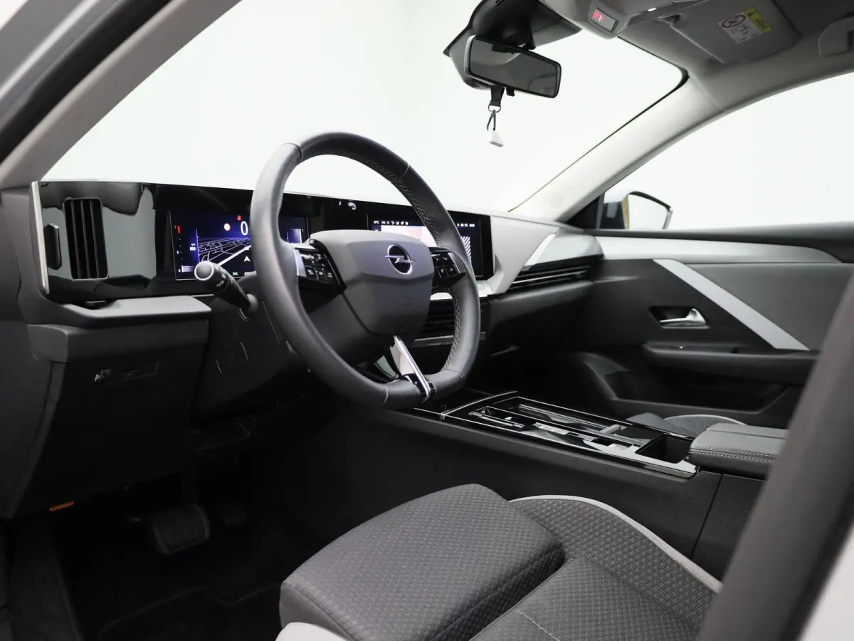 1.2T Business Edition | 130 pk | Automaat | Camera | Navigatie | Stoelverwarming |