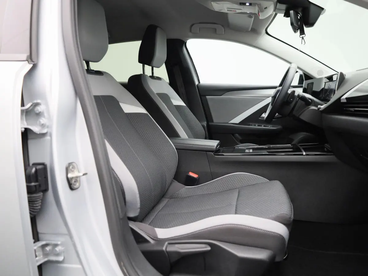 1.2T Business Edition | 130 pk | Automaat | Camera | Navigatie | Stoelverwarming |