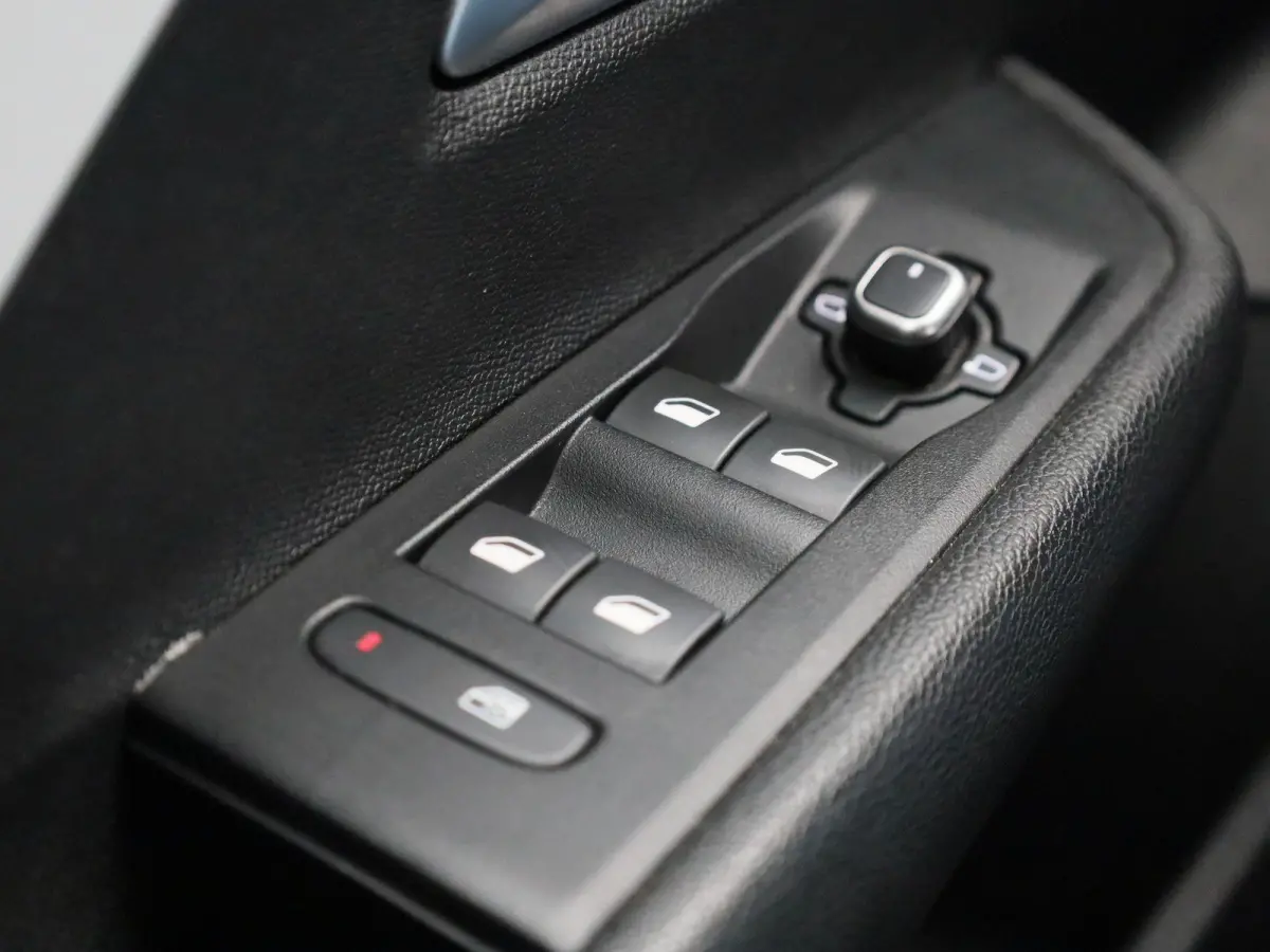 1.2T Business Edition | 130 pk | Automaat | Camera | Navigatie | Stoelverwarming |
