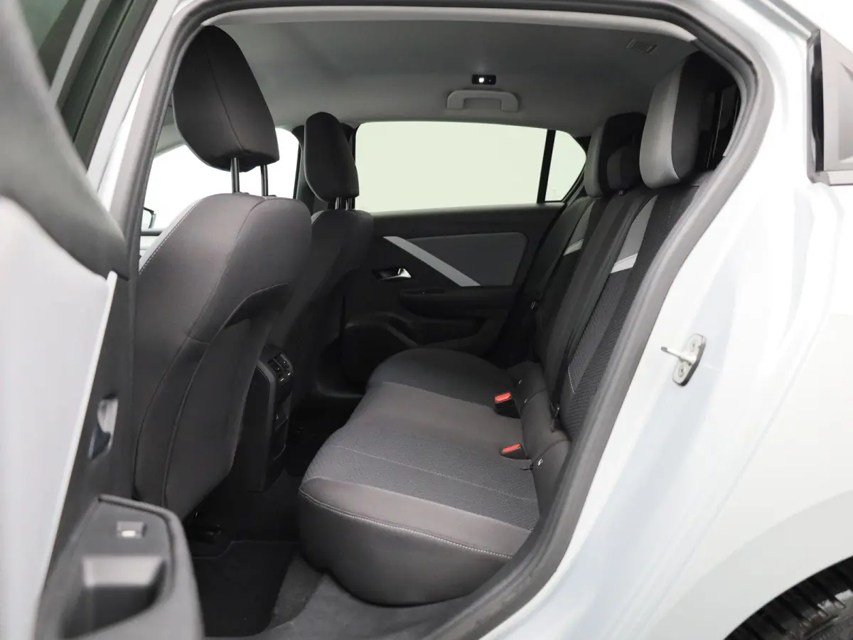 1.2T Business Edition | 130 pk | Automaat | Camera | Navigatie | Stoelverwarming |