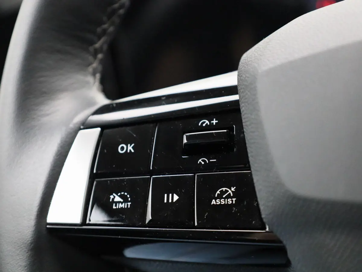 1.2T Business Edition | 130 pk | Automaat | Camera | Navigatie | Stoelverwarming |