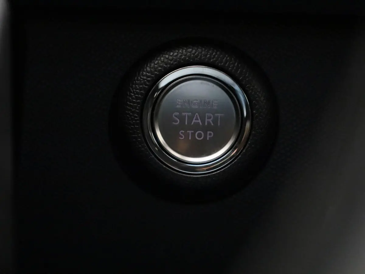1.2T Business Edition | 130 pk | Automaat | Camera | Navigatie | Stoelverwarming |